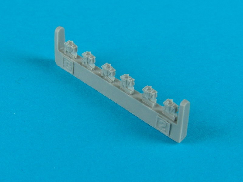 QB72065 Gunsights Revi 16B (6 pcs) 1/72